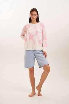 dzhemper_s_tsvetochnym_printom_